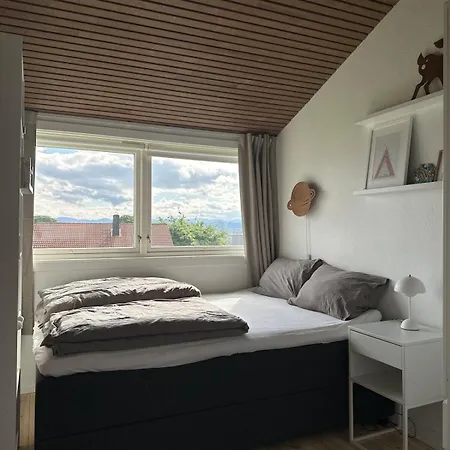 Modern Townhouse In Close To Ons
